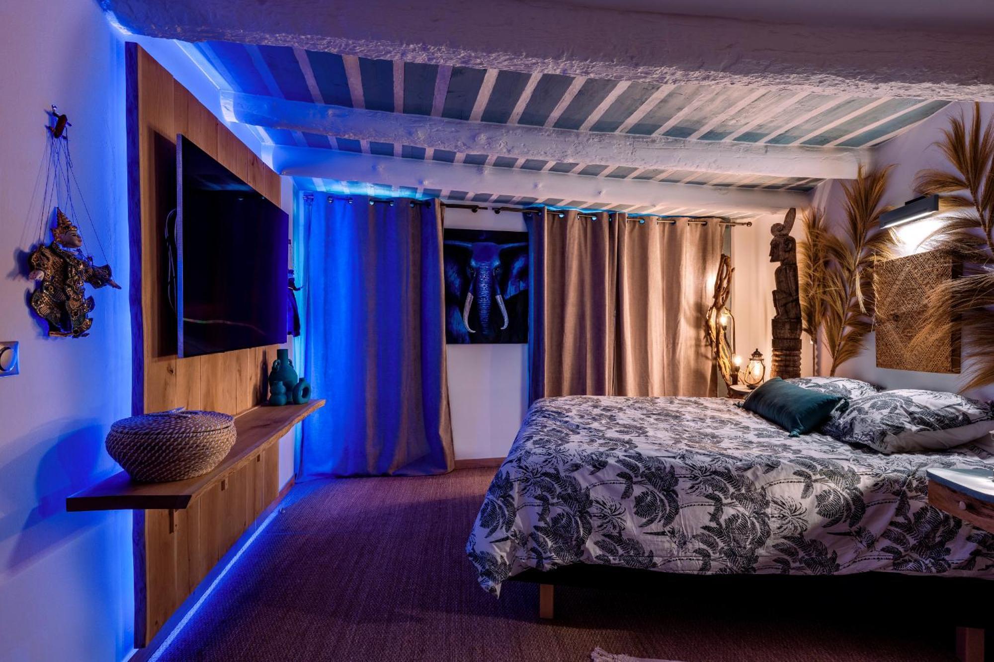 Aux Heures Bleues LʼIsle-sur-la-Sorgue Extérieur photo